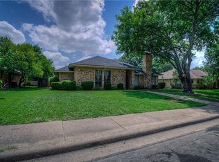 210 Buffalo Creek Dr, Waxahachie, TX 75165