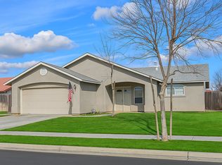 950 Geneva Dr, Lemoore, CA 93245