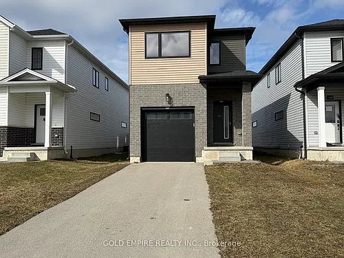 1612 Capri Cres #LOWER Photo 1
