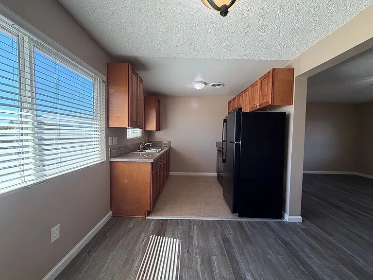 2520 Bishop Dr — Photo 4