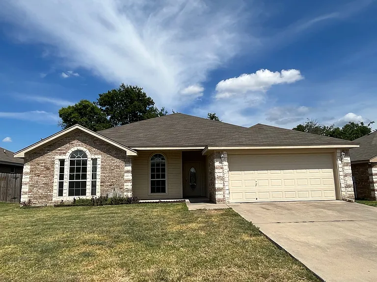 220 Nolan Ridge Dr — Photo 1