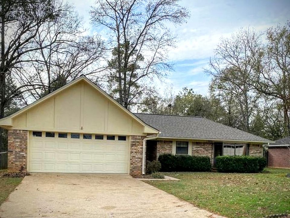 1st image of 4811 Woodcreek Dr