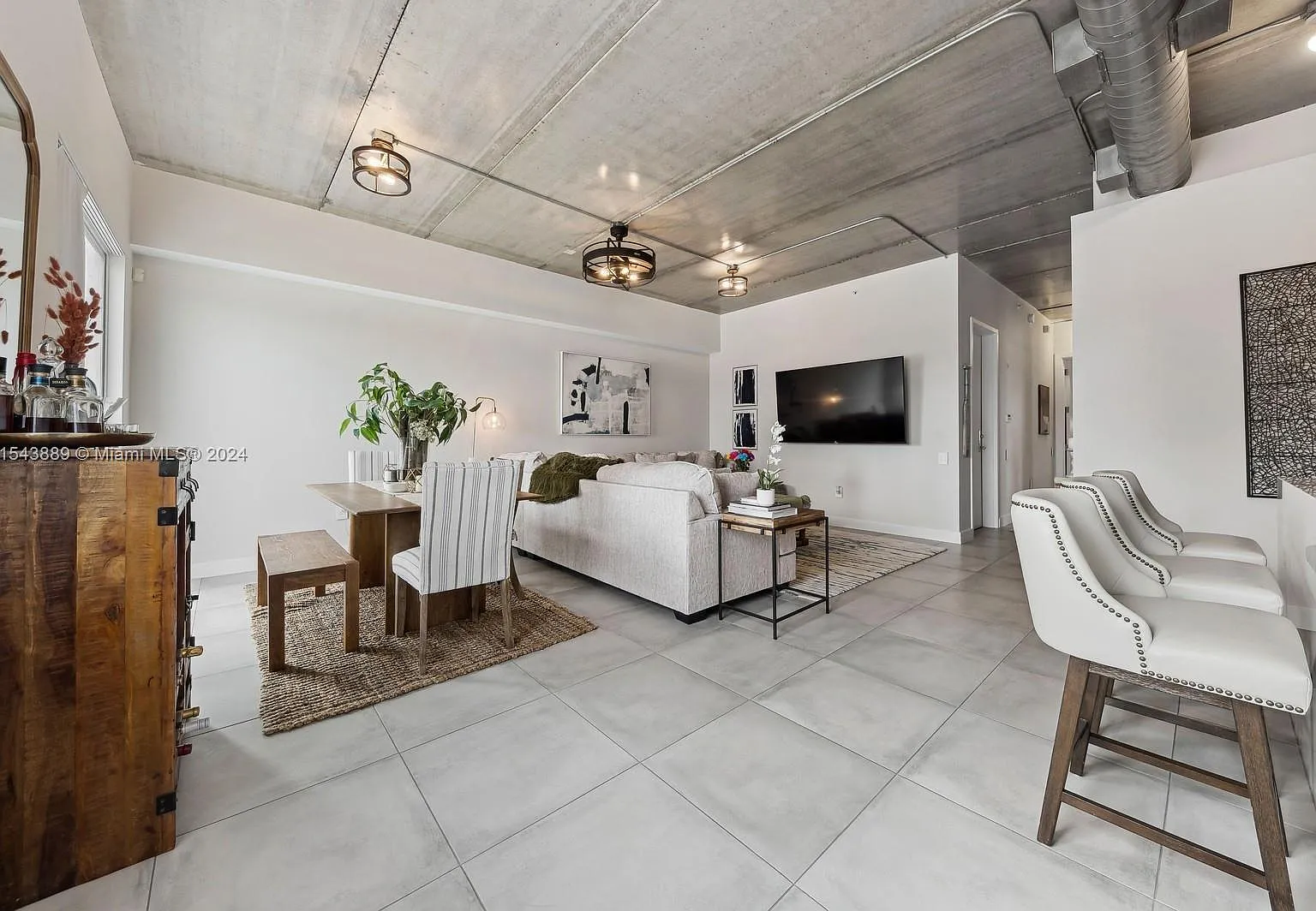 2 bed, 2.0 bath, 1083 sqft, $4,100 — Photo 1