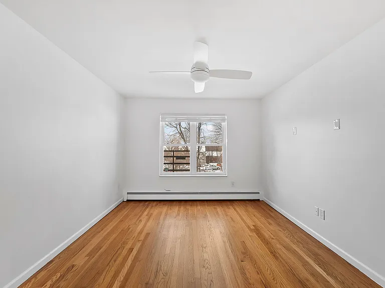 198 Conover Ave #4 — Photo 11