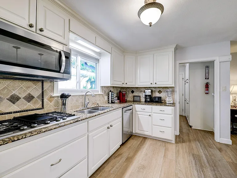 2824 E Palm Cir — Photo 11