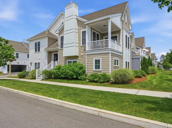 2 Blackberry Ln, Plymouth, MA 02360