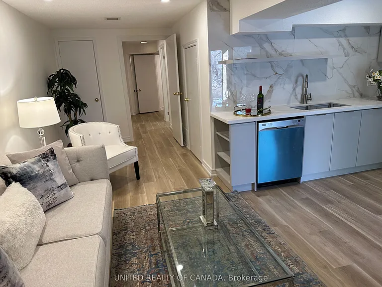 102 Baywood Ct — Photo 45