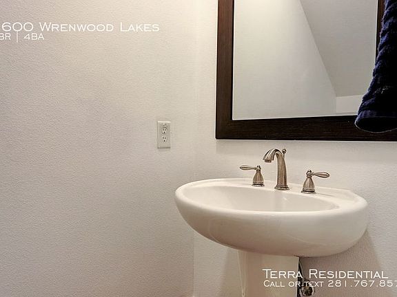 5th image of 1600 Wrenwood Lks