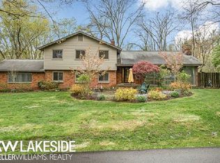 3670 Forest Hill Dr, Bloomfield Hills, MI 48304