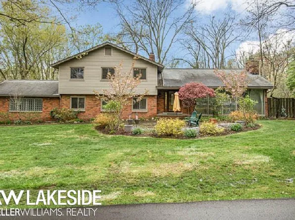 3670 Forest Hill Dr, Bloomfield Hills, MI 48304