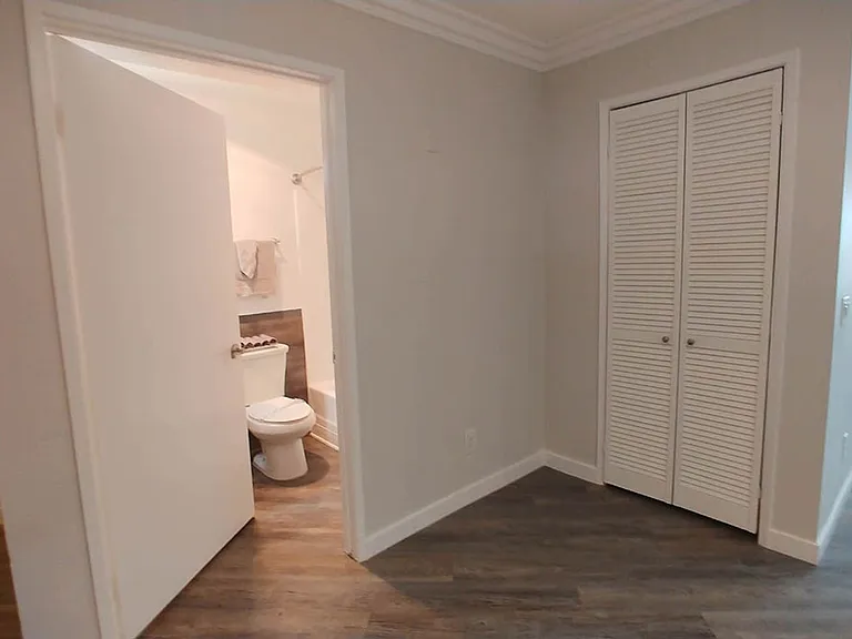 Villa De Adel Apts — Photo 171