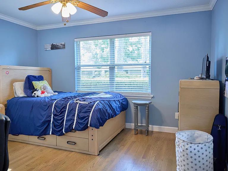 10211 Hazelhurst Dr — Photo 14