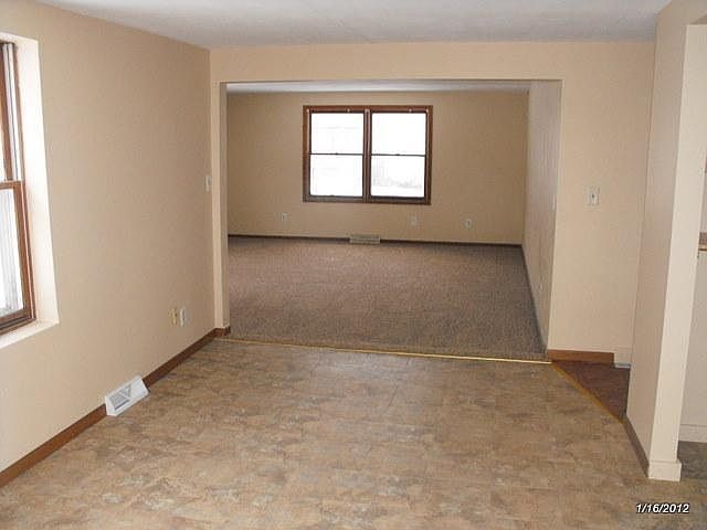 2nd image of 2815 Marshall Sq