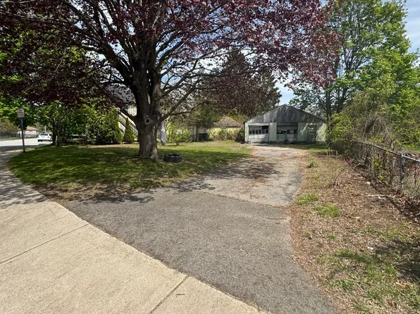 7 Natchaug Street, Windham, CT 06226