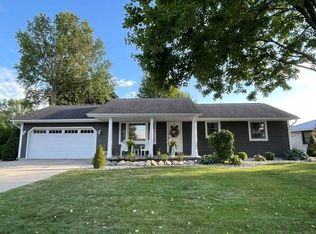 653 Miami Dr, Nappanee, IN 46550