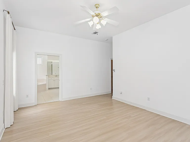 5930 Hermitage Dr — Photo 16