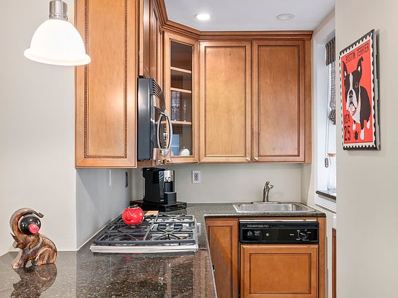 5th image of 333 E 43rd St APT 616