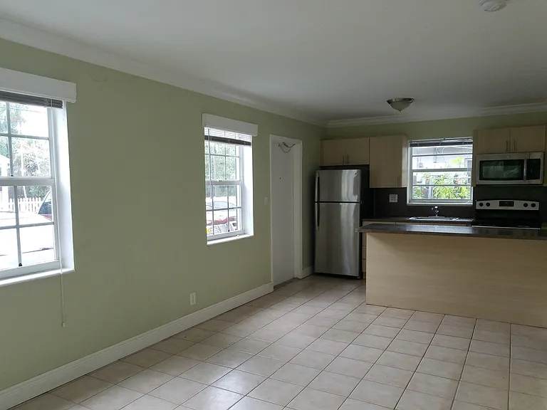 916 W Las Olas Blvd — Photo 2