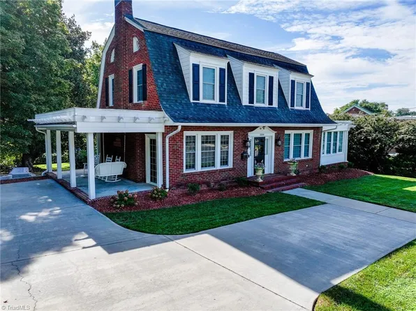 1004 N Main St, Mount Airy, NC 27030