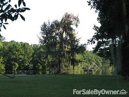 Peace & tranquility is yours....perfect
						:
						for the nature lover or the birder...yet only 10 miles to Charleston city limits