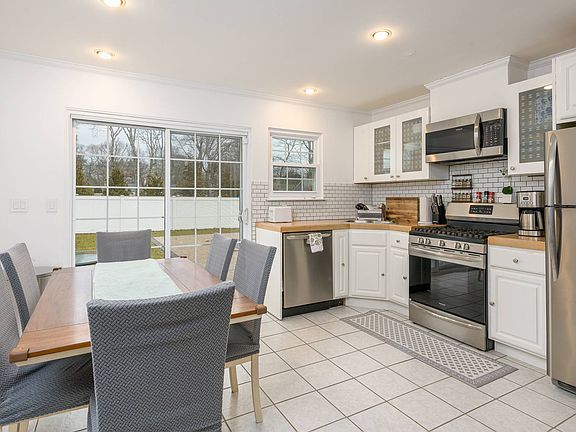 4th image of 21 Gardenia Ave