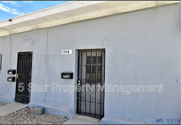 1908A Olive Ave — Photo 4