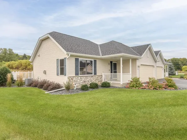 296 Oconomowoc PARKWAY, Oconomowoc, WI 53066