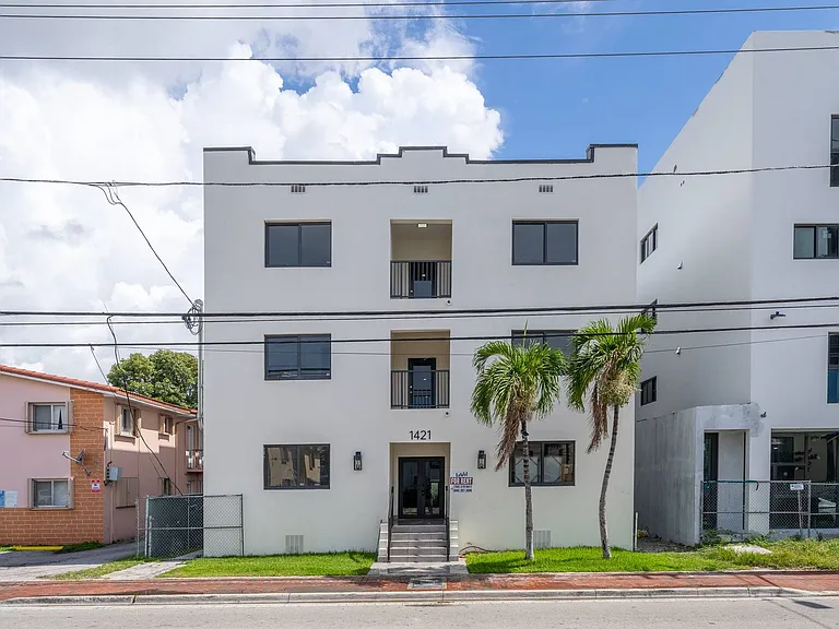 newly renovated in Little Havana! 1/1 $1,800/m & 2/1 $2,000/m, remodelados en Little Havana. — Photo 13