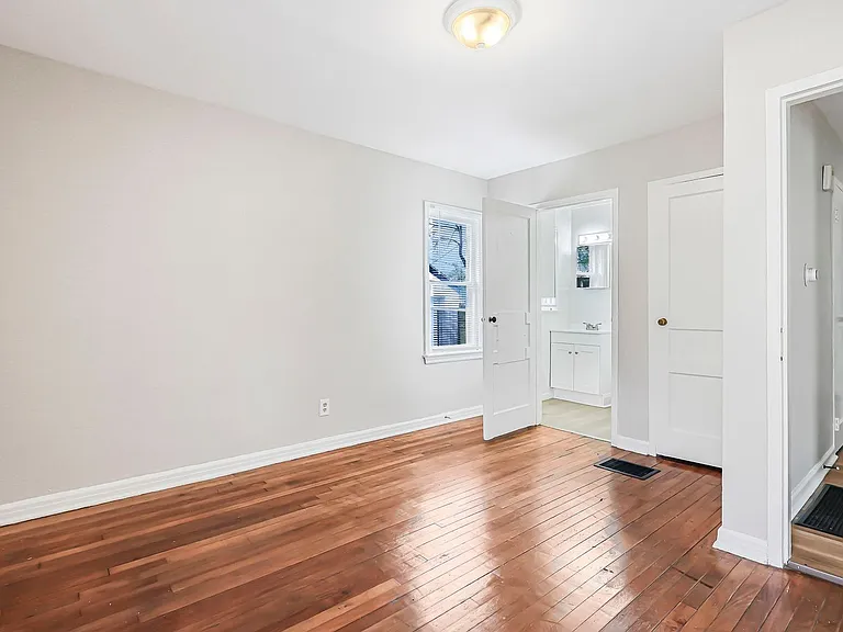 1590 Vendome Dr S — Photo 21