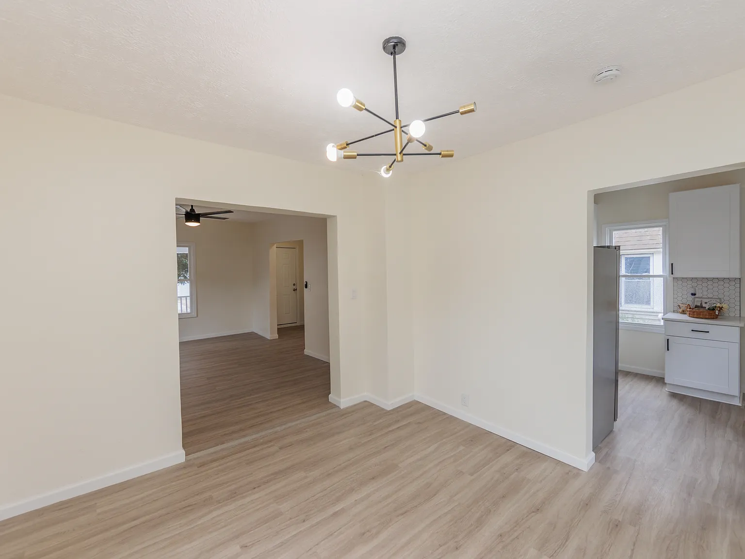 3 bed, 1200 sqft, $2,300 — Photo 3