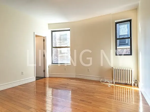 10 W 103rd St #2R, New York, NY 10025