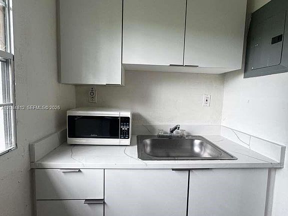 3rd image of 1121 NW 40th St #4