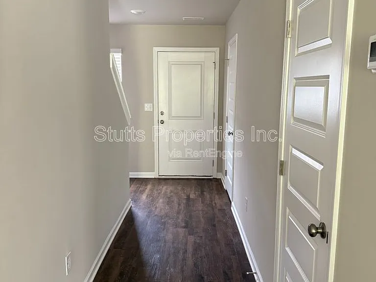 4123 Hudson Ct — Photo 10