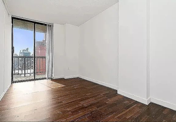 5th image of 184 Lexington Ave APT 4E
