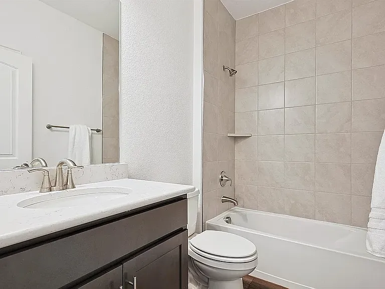 3621 Cadogan St — Photo 3