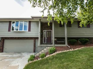 2605 Chaney Rd, Dubuque, IA 52001