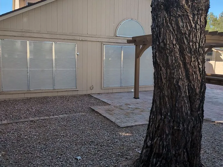 1113 W Highland St — Photo 26