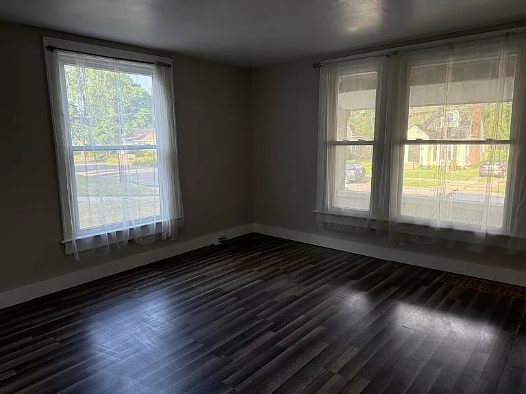 2124 Eastern Ave NE — Photo 10