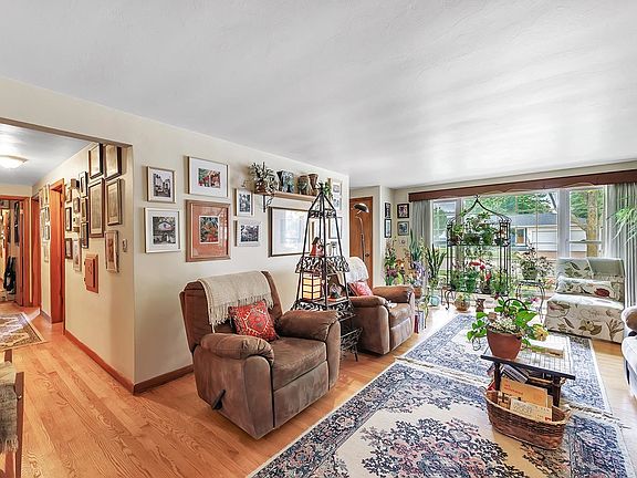 5th image of 1762 Chateau Dr