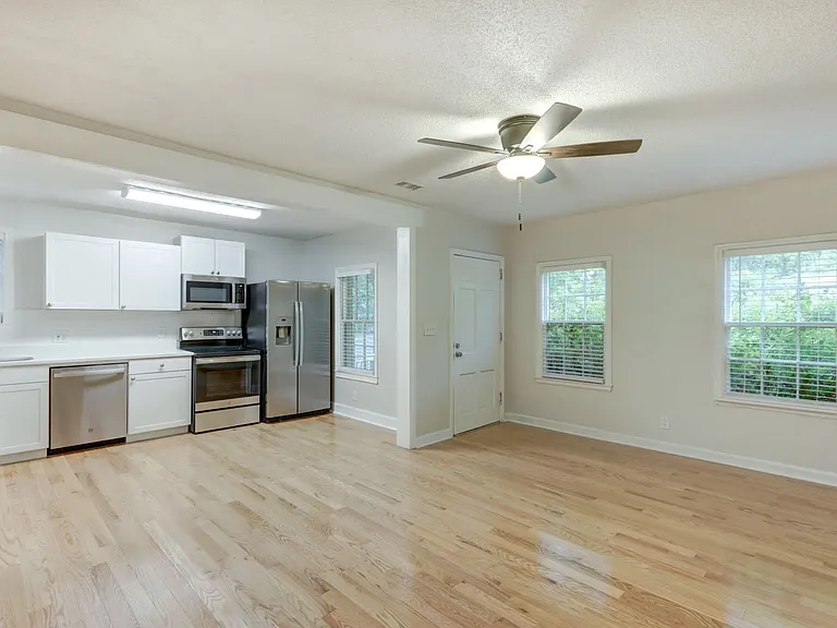 1210 E 54th St Duplex — Photo 16