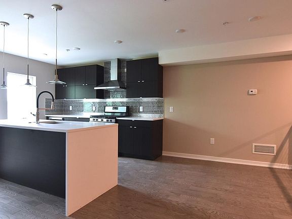 3rd image of 958 Shackamaxon St #2R