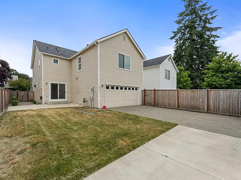 2429 Tolmie Ave — Photo 38