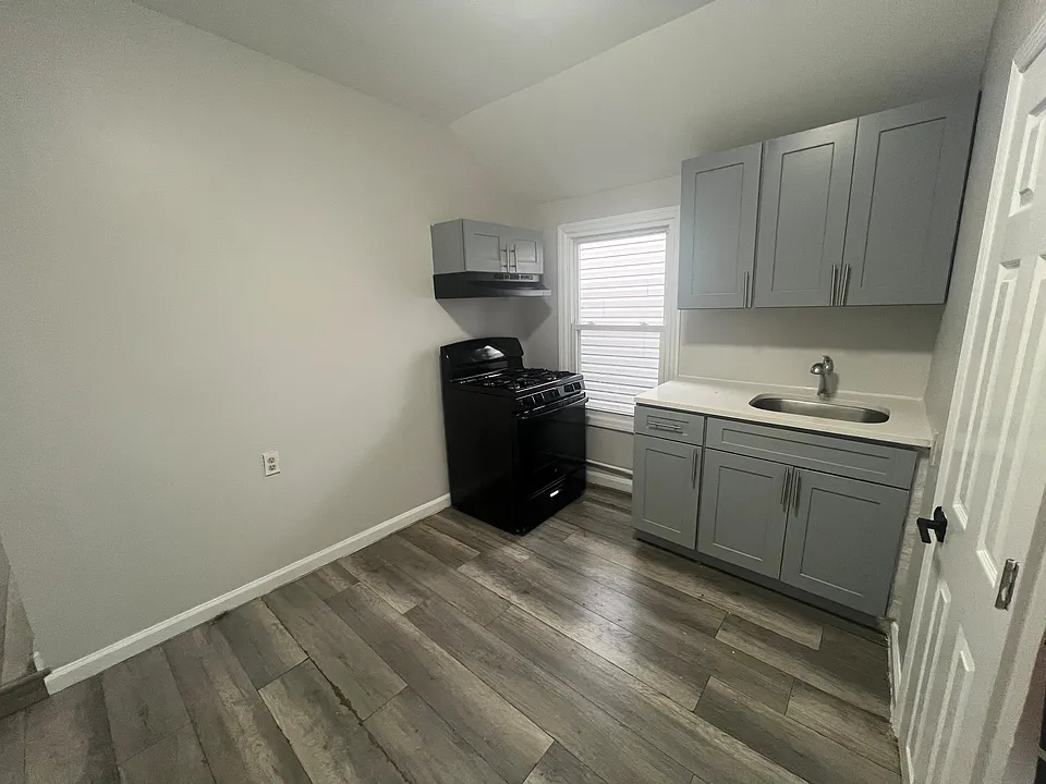 315 Marshall St #2