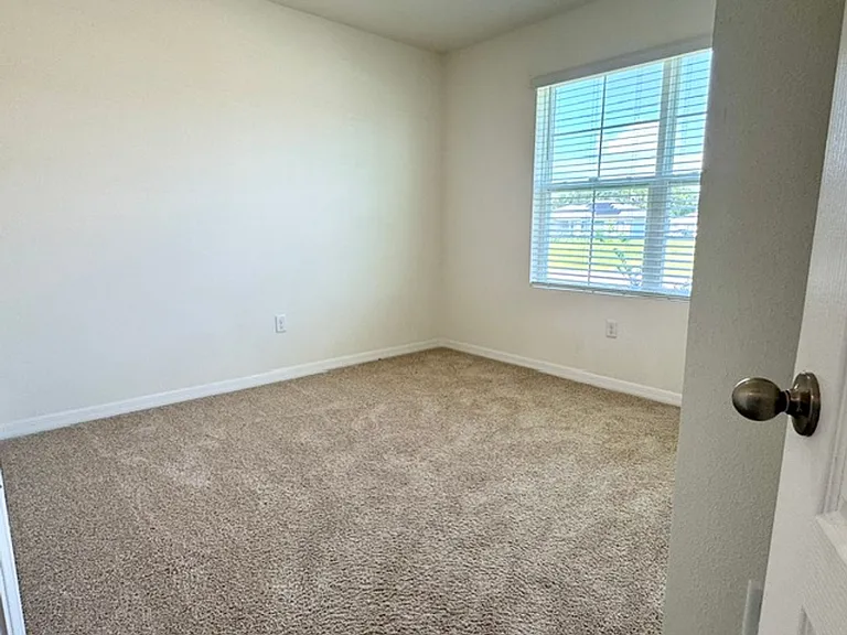 709 Versailles Ln — Photo 11