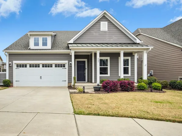 405 Oaks End Dr, Holly Springs, NC 27540
