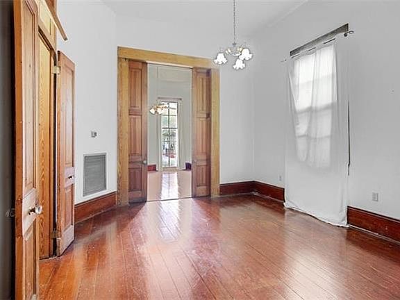 4th image of 2412 Magazine St #A
