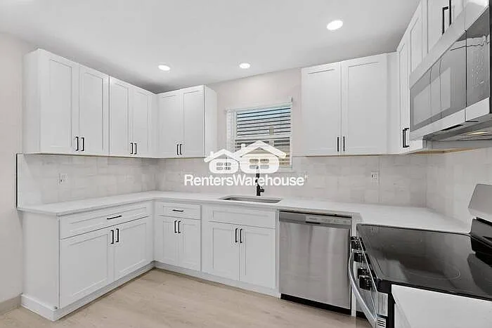 710 Worcester Ln — Photo 13