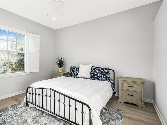5th image of 22300 Piazza Doria LN #305