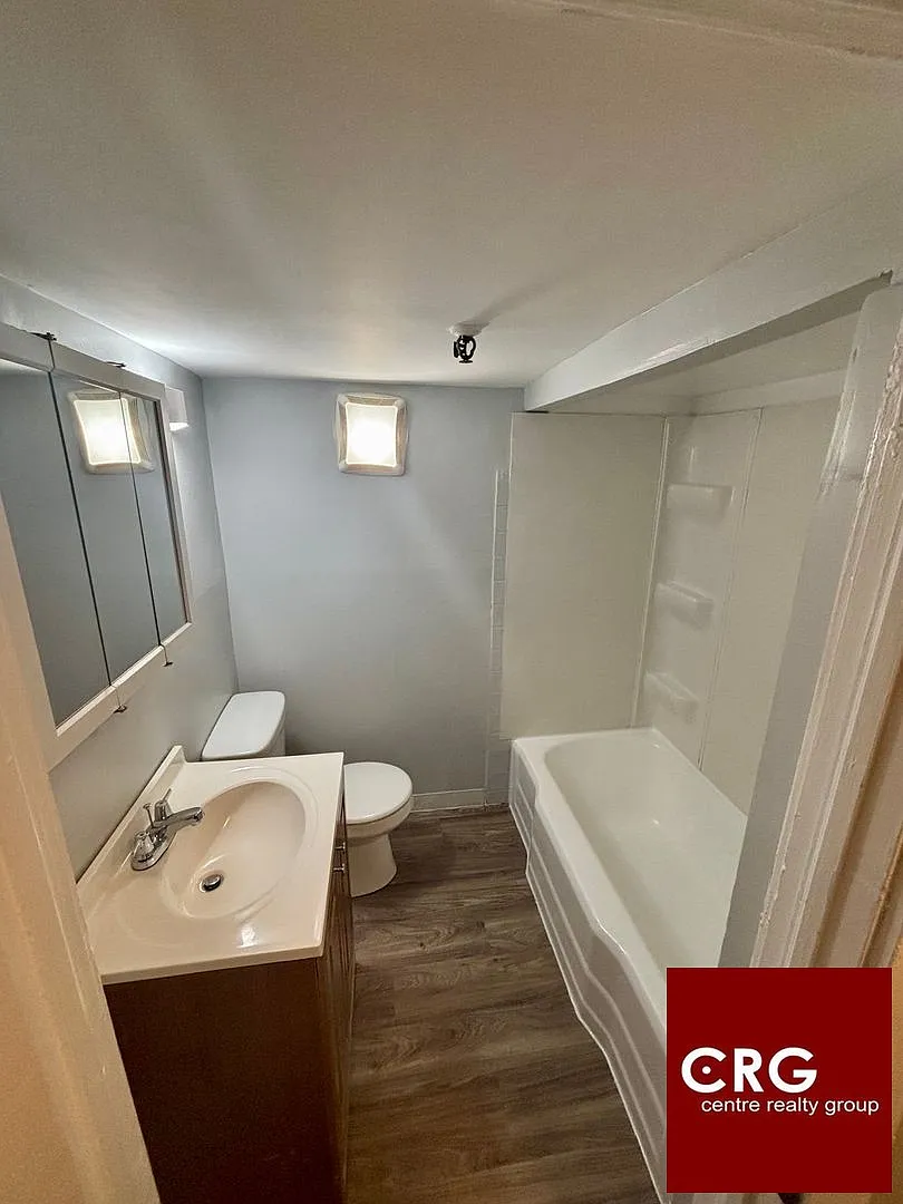 3 bed, 1.0 bath, 1000 sqft, $2,575 — Photo 4