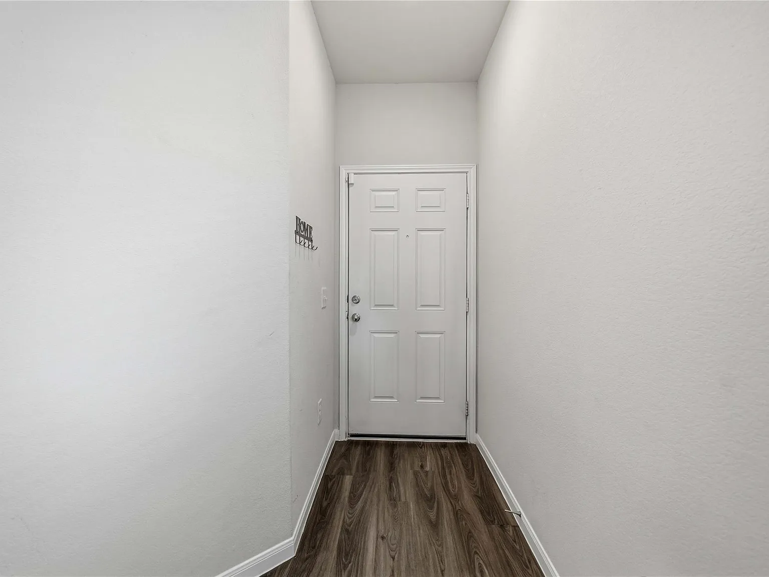 3 bed, 2.0 bath, 1206 sqft, $2,000 — Photo 4